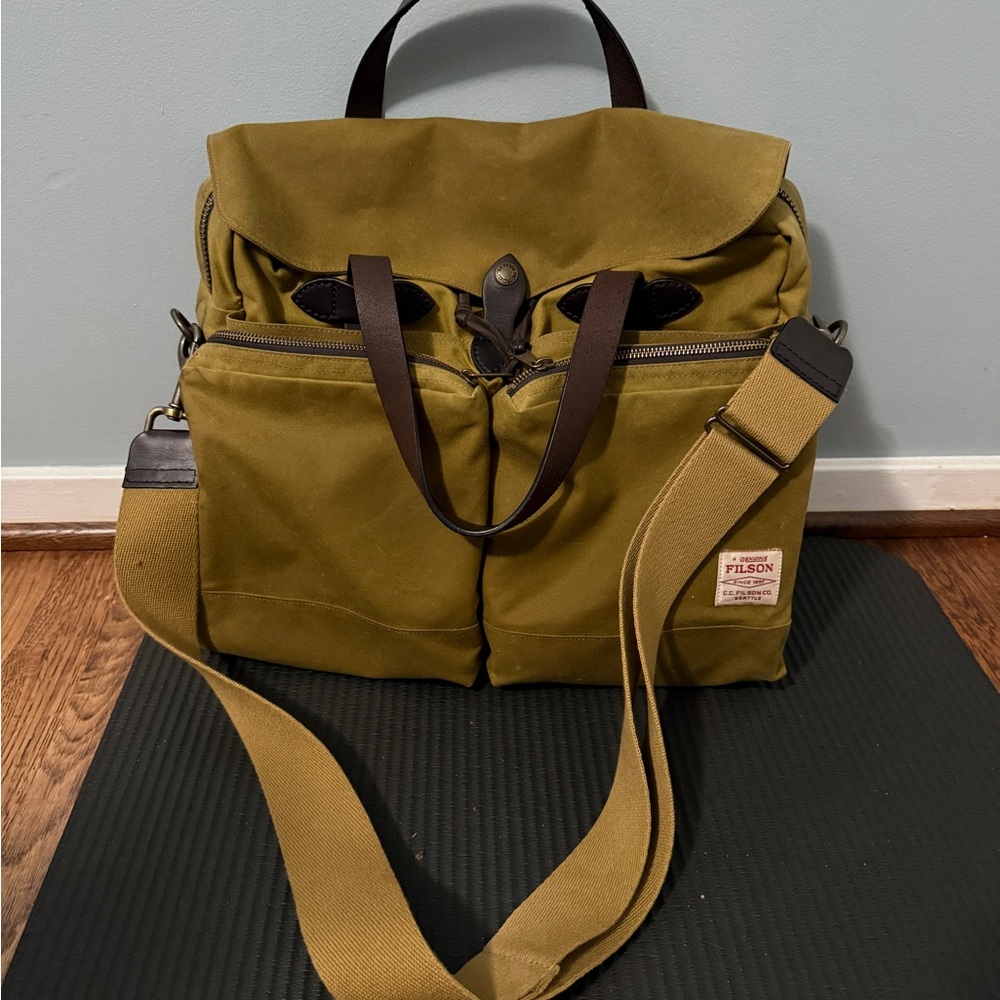 Filson 24 Hour Tin Cloth Briefcase Tan - Minimal Use - Great Condition